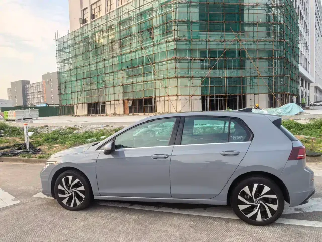 Volkswagen Golf — Фото автомобиля 8