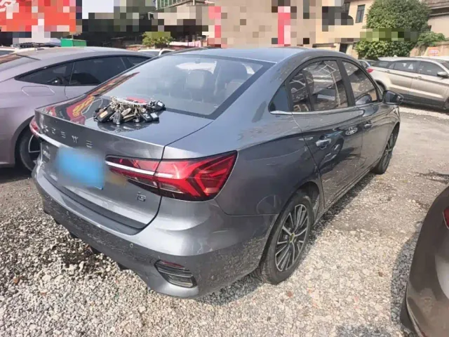 Roewe i5 — Фото автомобиля 6