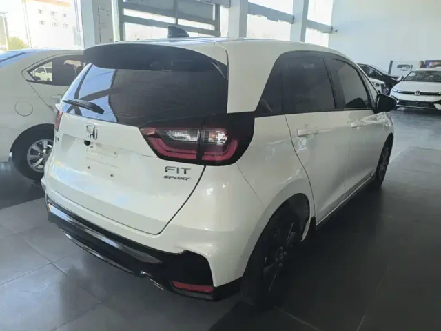 Honda Fit — Фото автомобиля 6