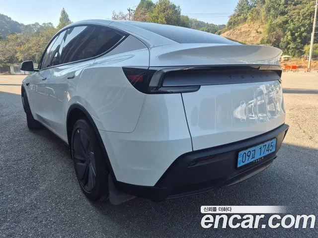 Tesla Model Y — Фото автомобиля 15