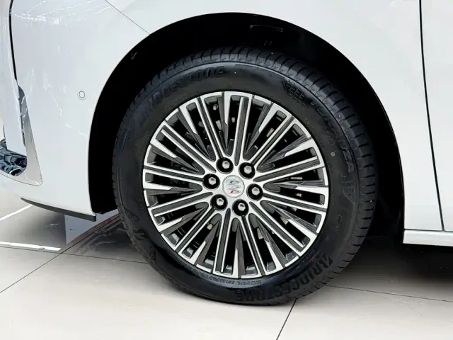 Buick Buick GL8 New Energy 2024 Landglory Luxury Edition 7-Seater — Фото автомобиля 3
