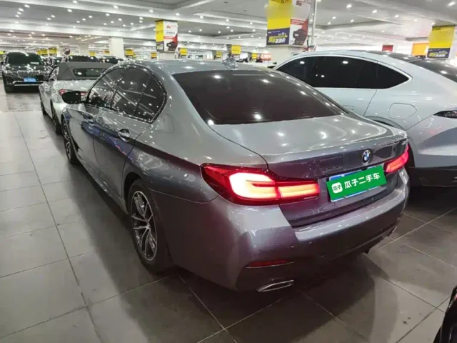 BMW 5 Series — Фото автомобиля 4