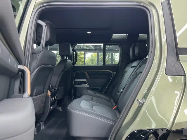Land Rover Defender — Фото автомобиля 19
