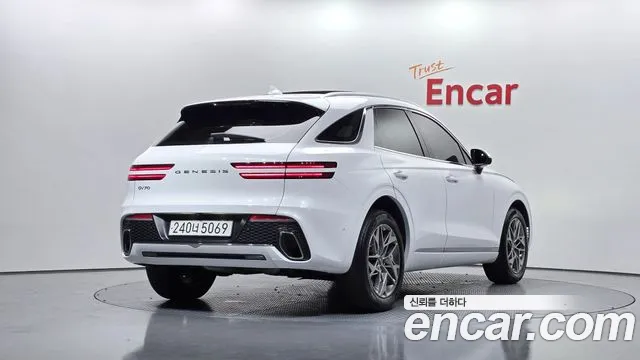 Фотография автомобиля — Genesis GV70 2.5T Бензин 2WD