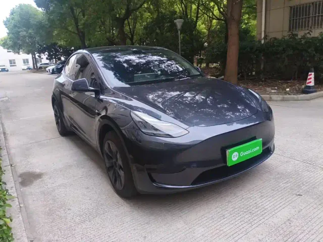Tesla Model Y 2024 Rear-Wheel Drive Version — Фото автомобиля 3