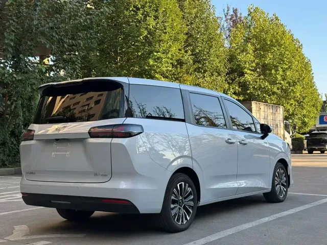 Wuling Starlight 730 — Фото автомобиля 7