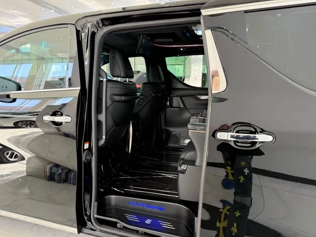 Toyota Alphard — Фото автомобиля 9
