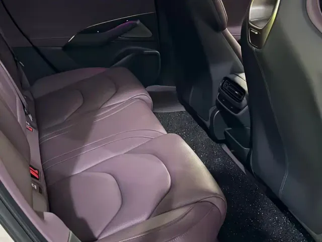 Xiaomi SU7 — Фото автомобиля 5