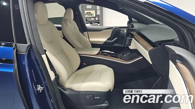 Tesla Model X — Фото автомобиля 25