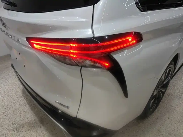 Toyota Granvia — Фото автомобиля 7