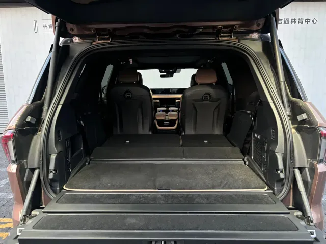 Lincoln Navigator — Фото автомобиля 25