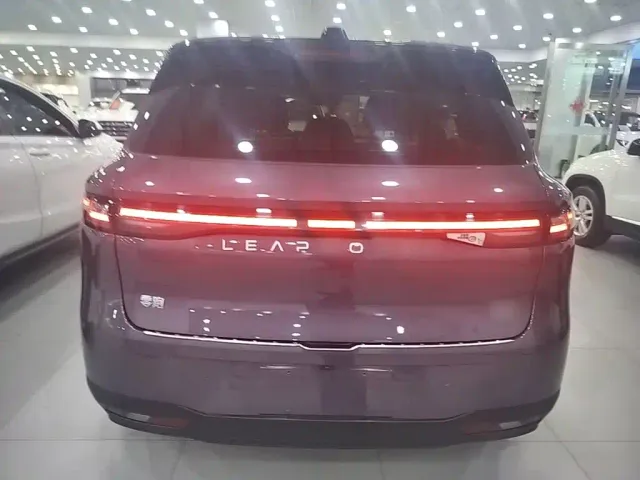 Leapmotor B10 — Фото автомобиля 5