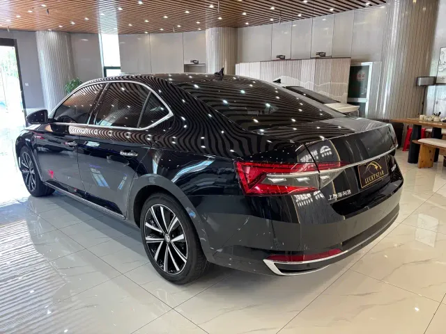 Skoda Superb — Фото автомобиля 3