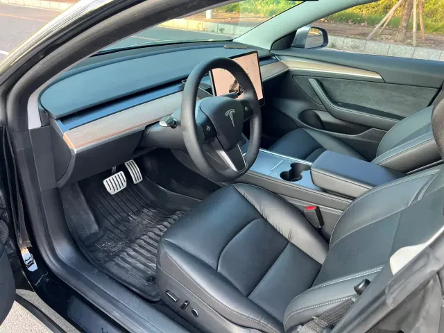 Tesla Model 3 — Фото автомобиля 5
