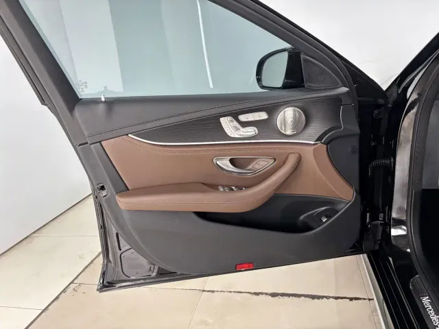 Mercedes-Benz E-Class — Фото автомобиля 10