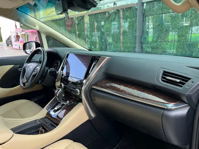 Toyota Alphard — Фото автомобиля 11