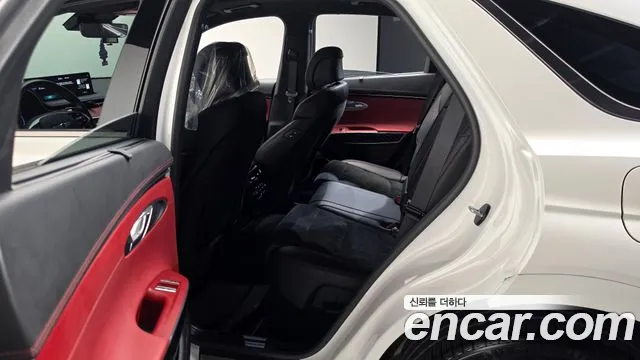 Genesis GV70 — Фото автомобиля 17