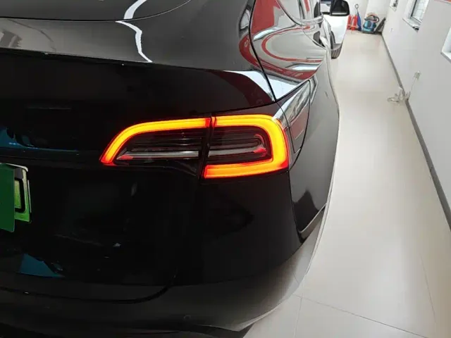 Tesla Model Y — Фото автомобиля 7