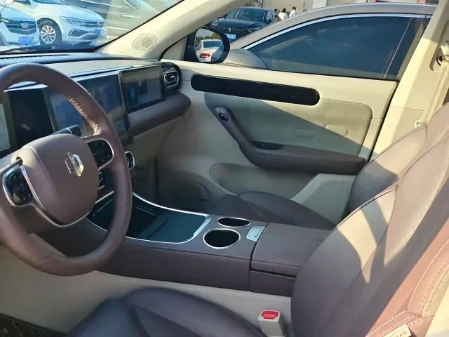 Leapmotor C11 — Фото автомобиля 5