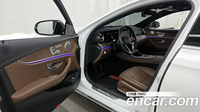 Mercedes-Benz E-Class — Фото автомобиля 10