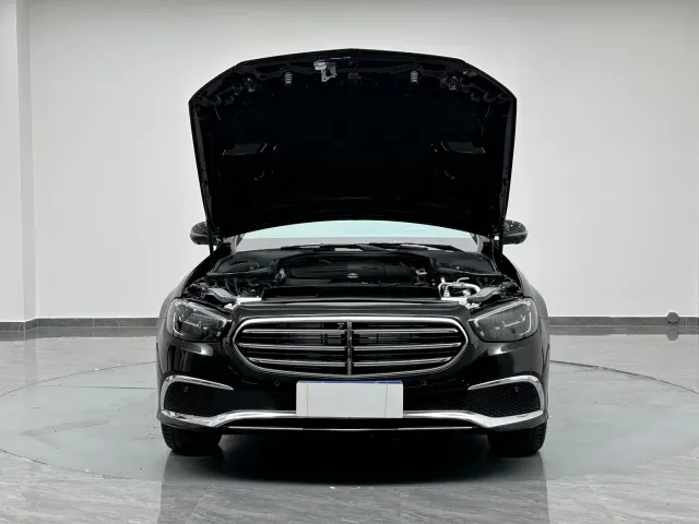 Mercedes-Benz E-Class — Фото автомобиля 25