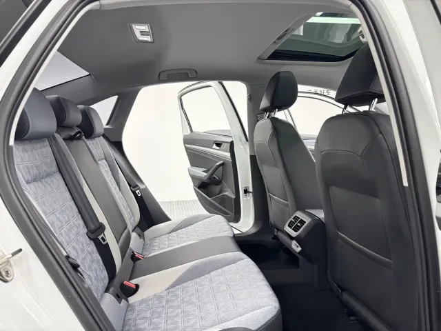Volkswagen Lavida — Фото автомобиля 9
