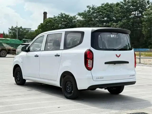 Wuling Hongguang — Фото автомобиля 6