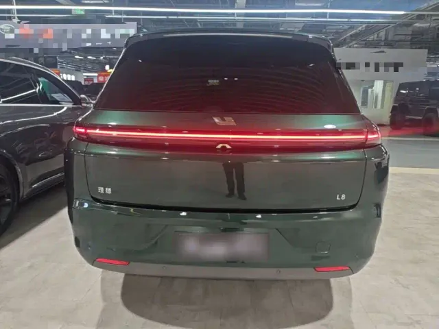 Li Auto L8 — Фото автомобиля 5