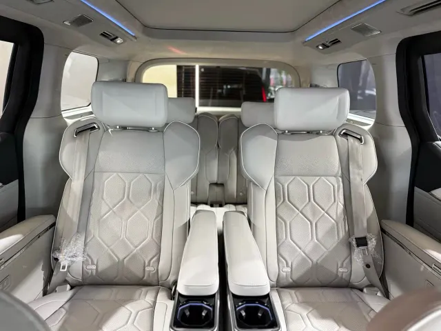 Volvo EM90 — Фото автомобиля 24