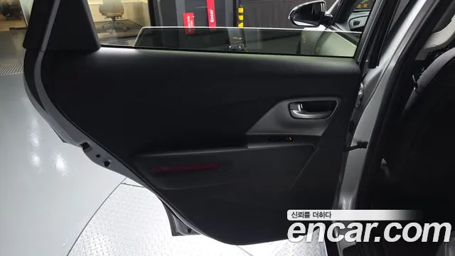 Kia Niro — Фото автомобиля 25
