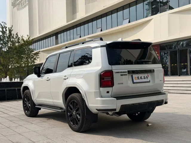 Toyota Prado — Фото автомобиля 7