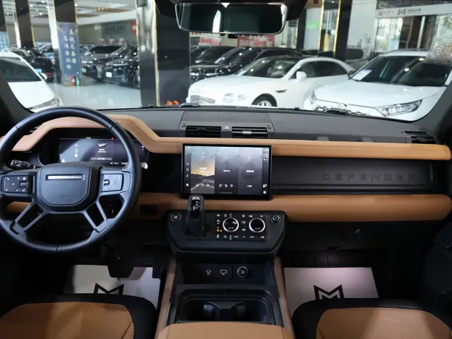 Land Rover Defender — Фото автомобиля 15