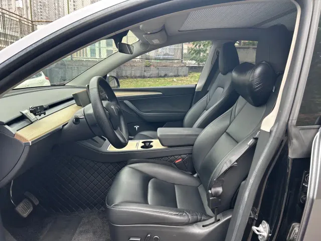 Tesla Model Y — Фото автомобиля 7