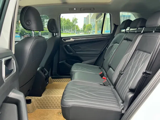 Volkswagen Tiguan L — Фото автомобиля 11