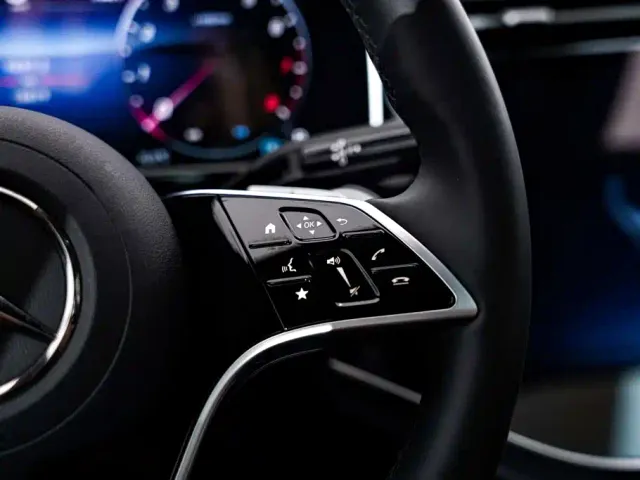 Mercedes-Benz E-Class — Фото автомобиля 28