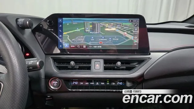 Lexus UX — Фото автомобиля 12