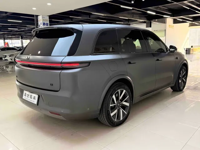 Li Auto L8 — Фото автомобиля 11