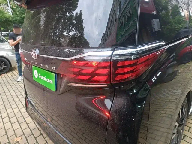 Toyota Alphard — Фото автомобиля 7