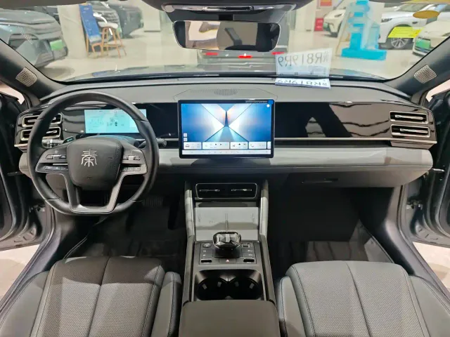 BYD Qin L — Фото автомобиля 6