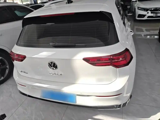 Volkswagen Golf — Фото автомобиля 11