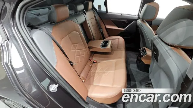 BMW 5-Series 5 серия (G60) — Фото автомобиля 11
