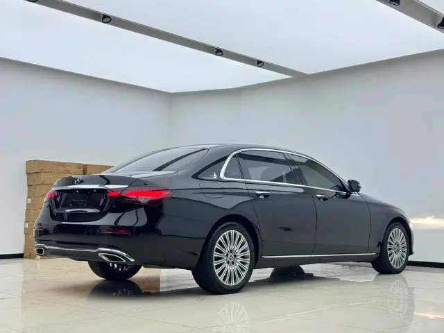 Mercedes-Benz E-Class — Фото автомобиля 13