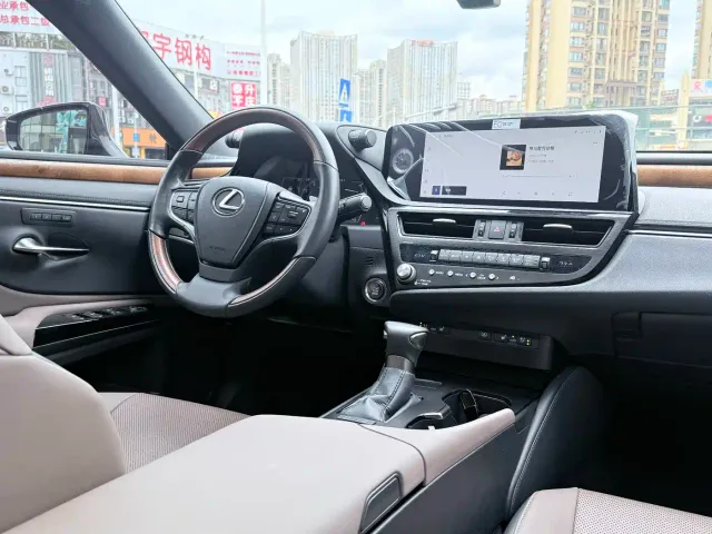 Lexus ES — Фото автомобиля 17