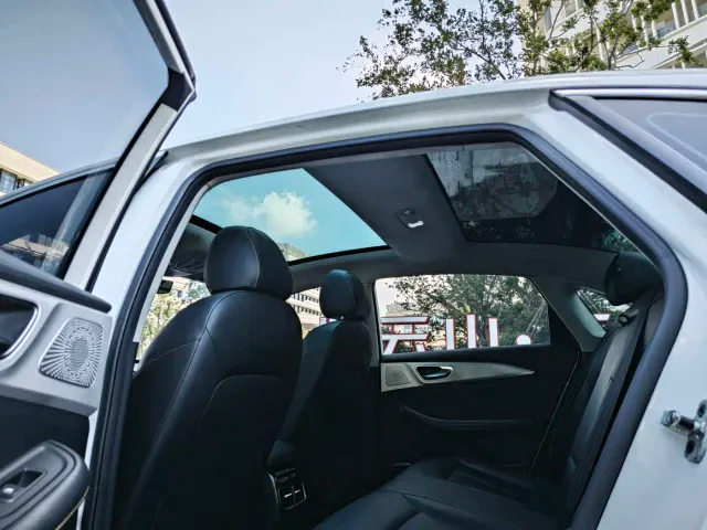 Roewe i6 MAX EV — Фото автомобиля 14