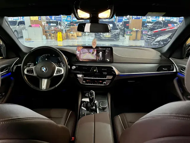 BMW 5 Series — Фото автомобиля 12