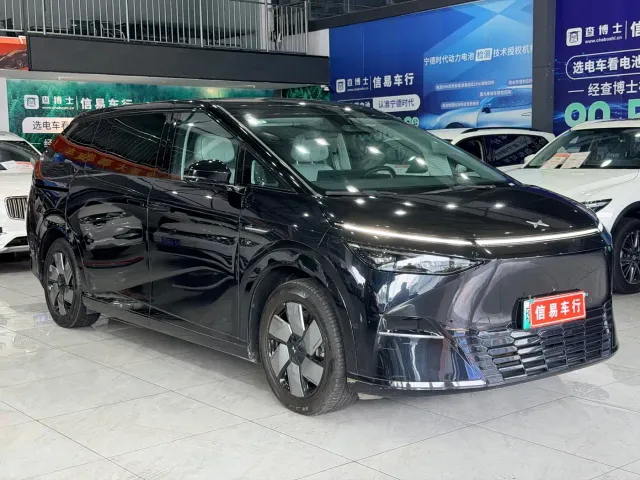 Xpeng X9 — Фото автомобиля 2