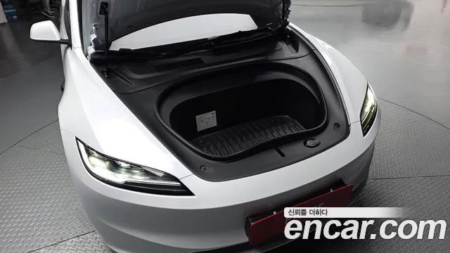 Tesla Model 3 — Фото автомобиля 9