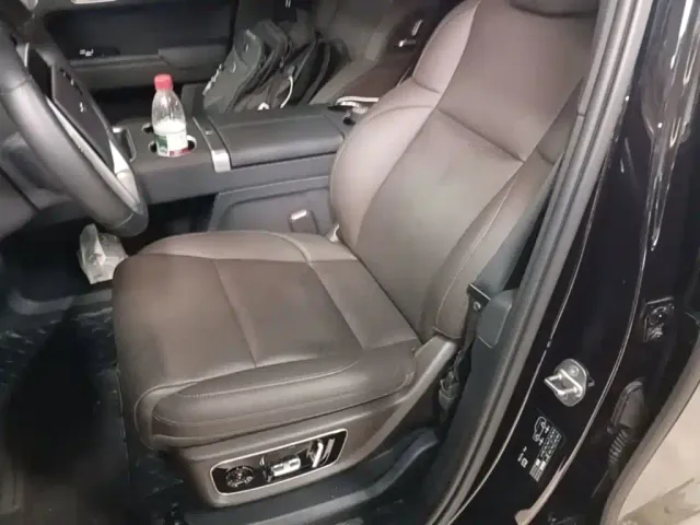 Li Auto L8 — Фото автомобиля 14