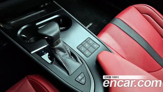 Lexus UX — Фото автомобиля 9