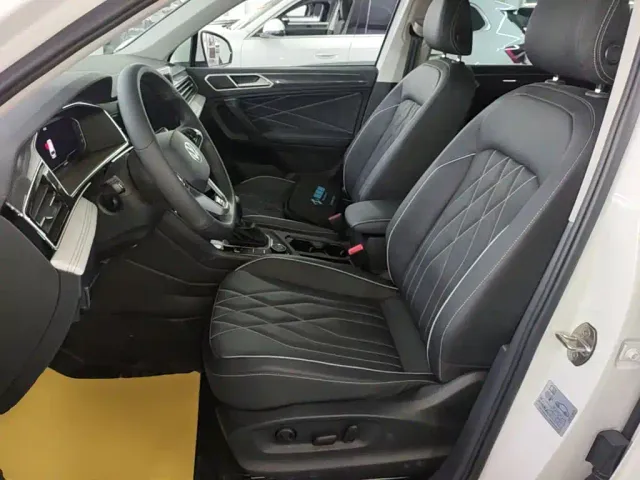 Volkswagen Tiguan L — Фото автомобиля 14